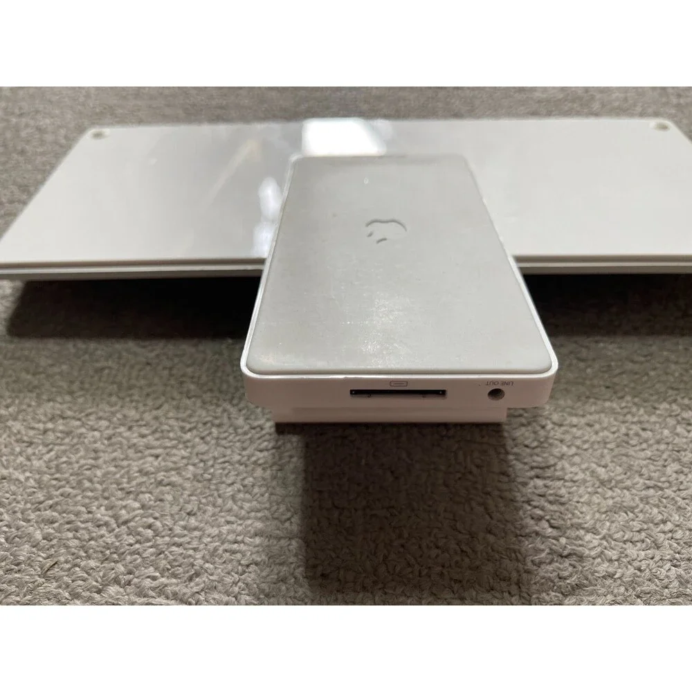 APPLE iPad Keyboard Dock for 1st 2nd 3rd Generation White Untested